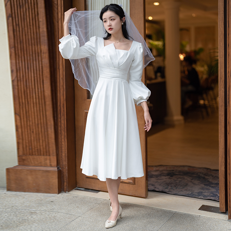 白色赫本风连衣裙高级感领证登记