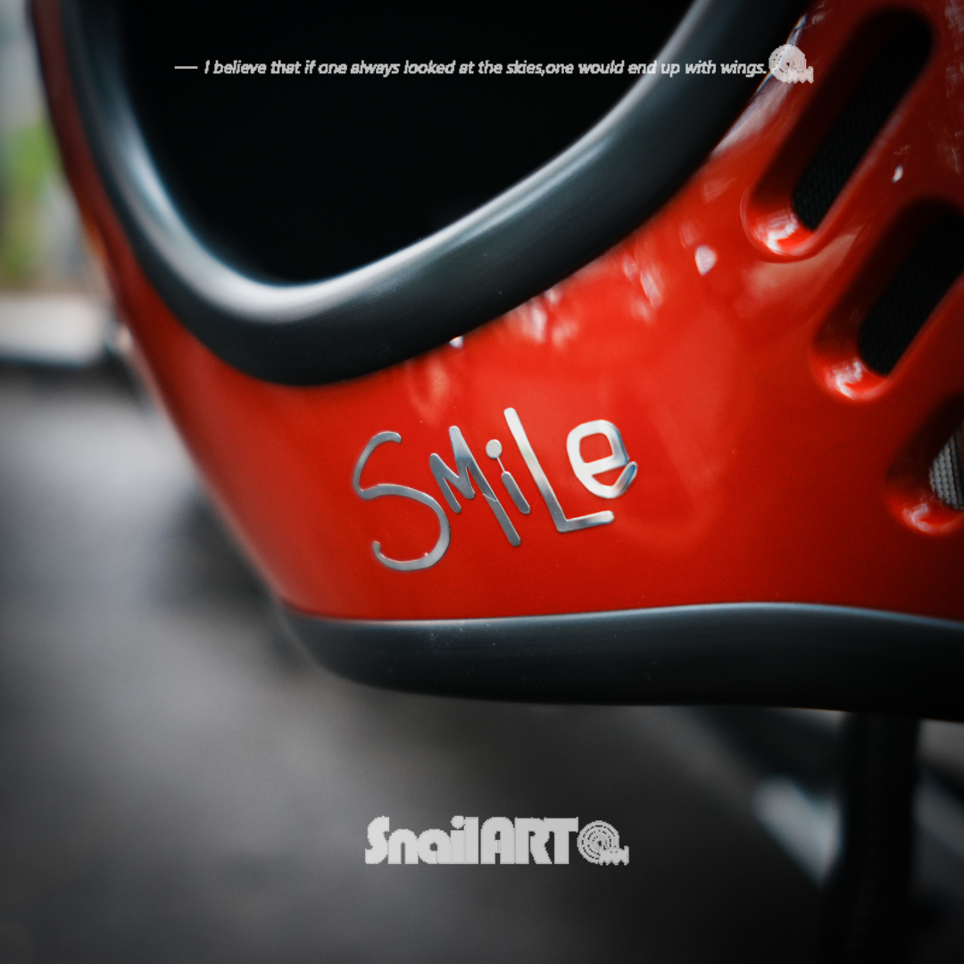 SN蜗牛金属贴纸微笑创意个性机车头盔机箱平板手机电脑装饰贴饰