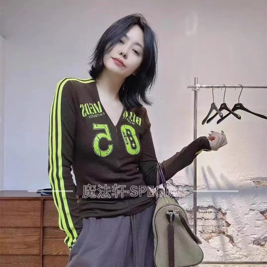数字印花长袖T恤女2025新款冬季可拉链V领小衫侧条纹打底衫上衣Q