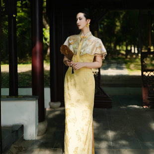 澄渔高定【只如初见】新中式真丝罗锦琥珀金蝶花云肩旗袍连衣裙