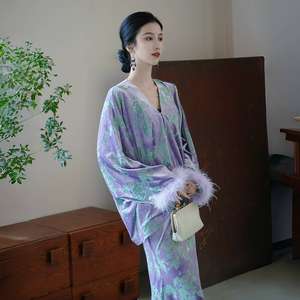 澄渔高定【藤兰紫宛】新中式烧花金钻绒鸵鸟毛上衣鱼尾半裙套装