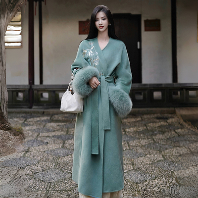 阿尔巴斯羊毛重磅刺绣狐狸毛大衣