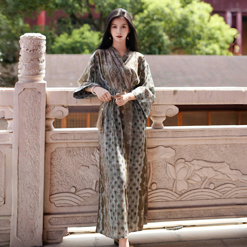 澄渔高定【长乐宫殿】新中式绿金晕染印花重磅锦丝堆褶交领连衣裙