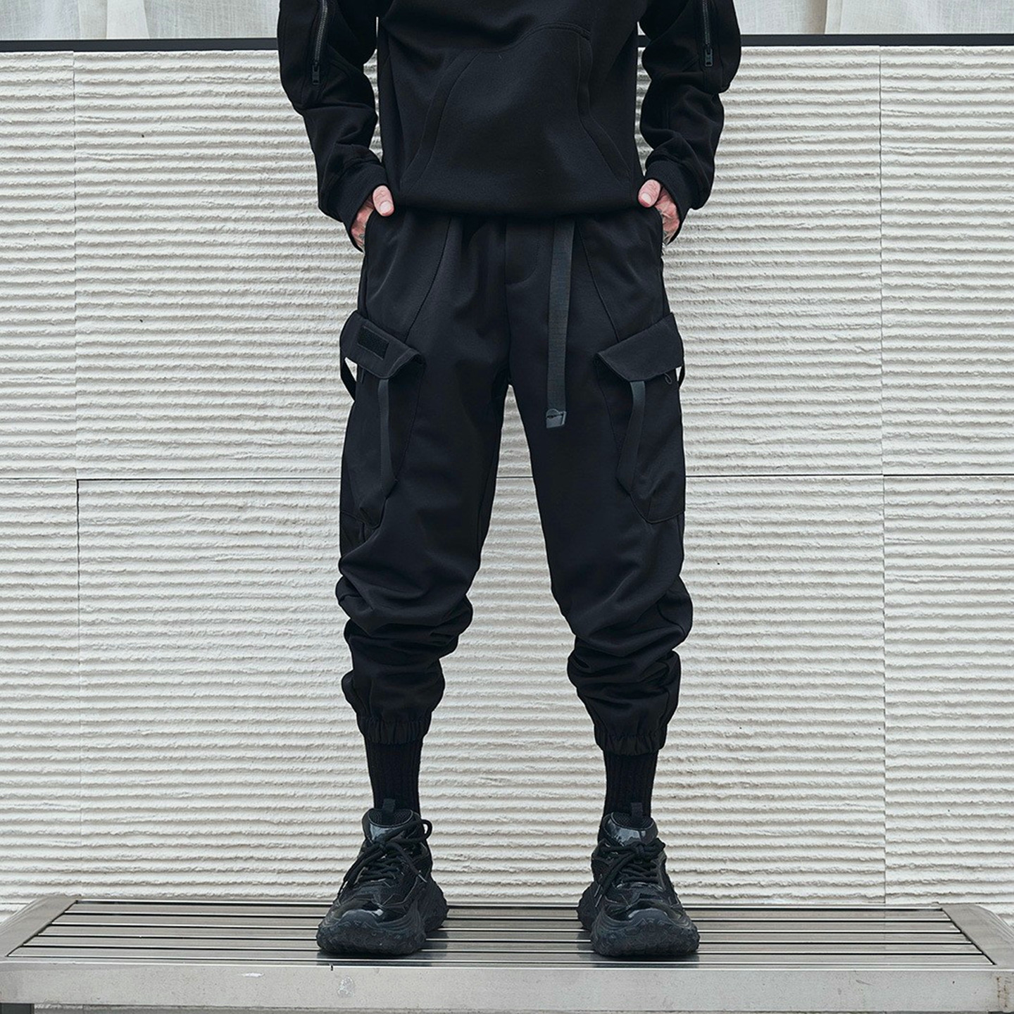 男士黑武士机能多口袋束脚裤