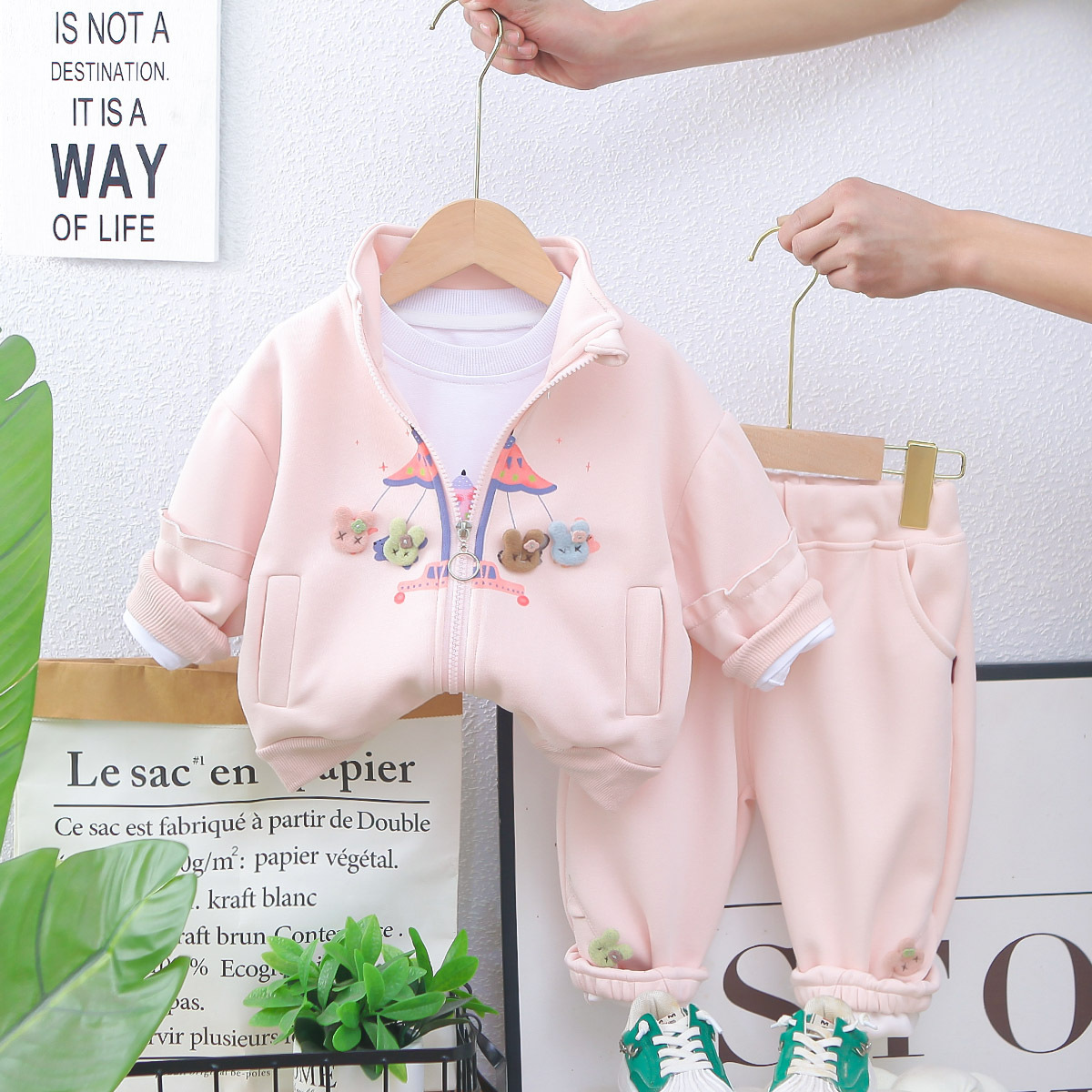 婴儿衣服春秋款纯棉休闲可爱拉链外套女童三件套一岁女宝宝外出服