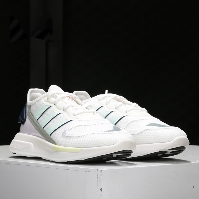 运动鞋Adidas/阿迪达斯