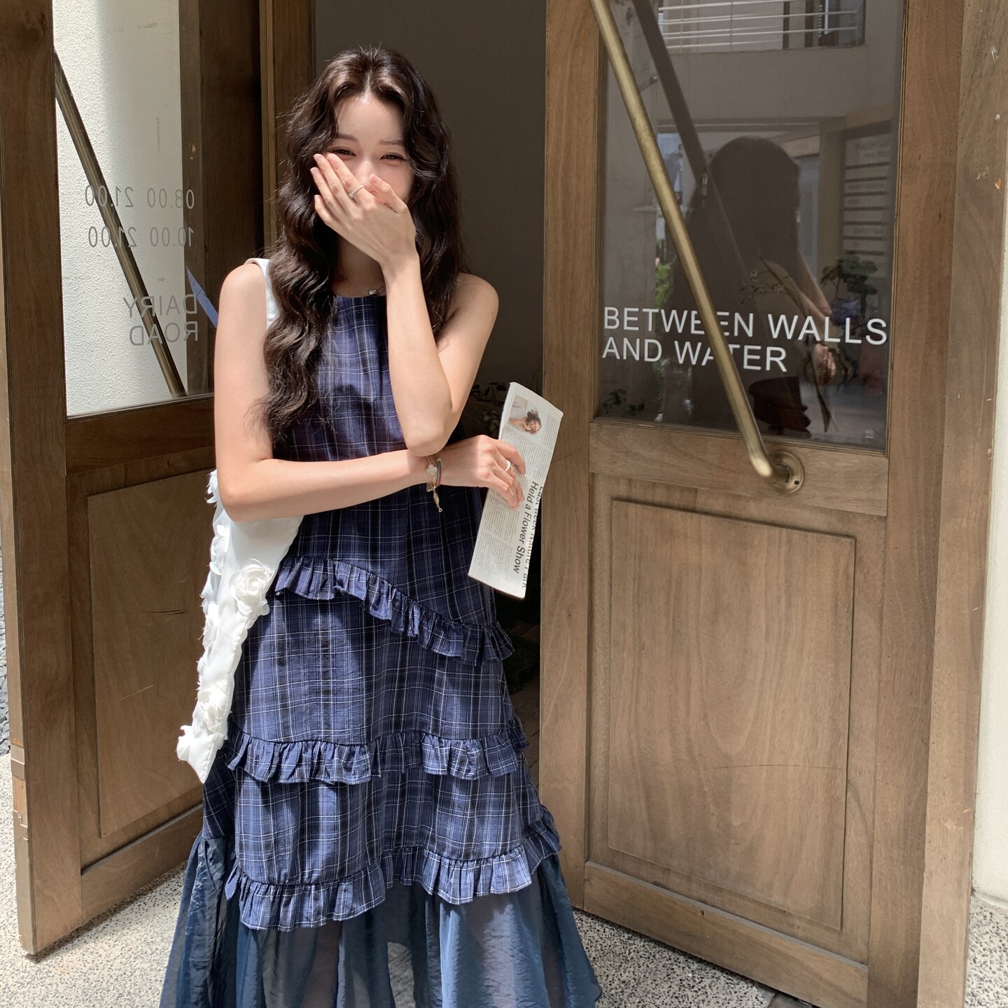 独特好看蓝色复古格子网纱拼接连衣裙女2025夏木耳花边无袖背心裙,女装连衣裙,2C059