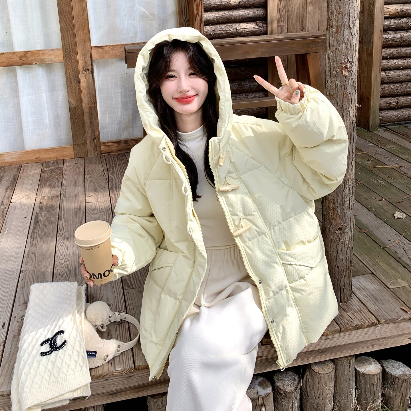 奶黄色短款连帽羽绒服外套女入冬2025新款轻薄白鸭绒巨好看面包服,女装羽绒服,2C059