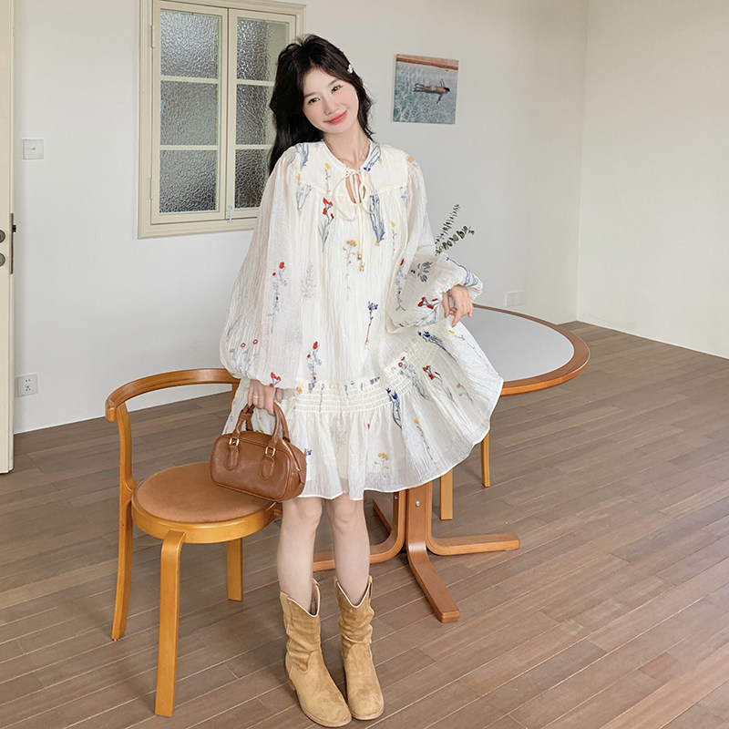 米白色小个子刺绣印花娃娃裙女秋季2025新款a字裙甜美减龄连衣裙,女装连衣裙,西子