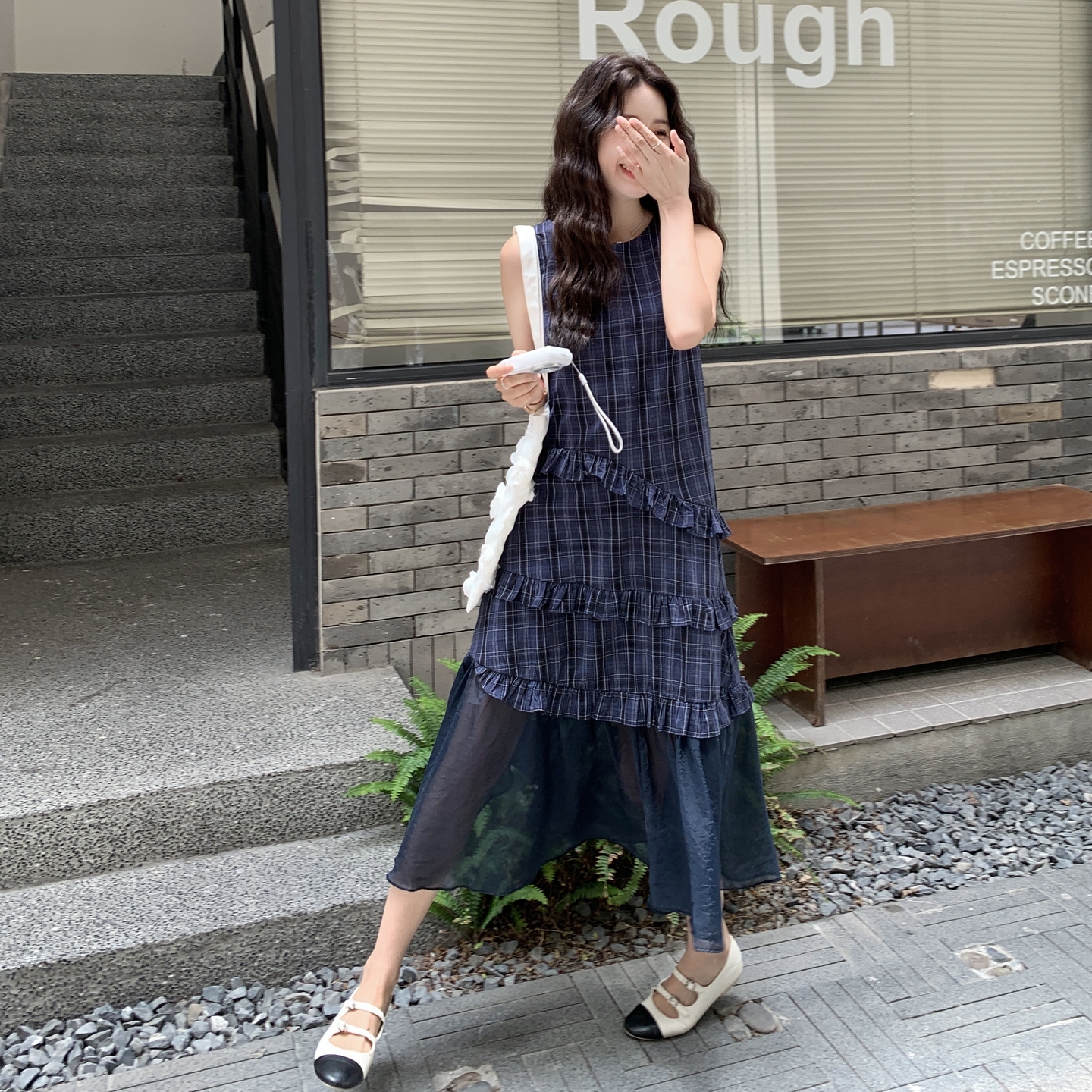 网纱格子拼接深蓝色无袖背心连衣裙女夏2025新款独特漂亮流行长裙，女装连衣裙，西子