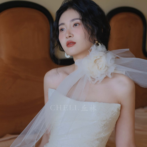 丘林饰品颈花夸张跟妆