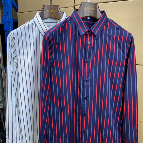 简约长袖竖条纹商务衬衫