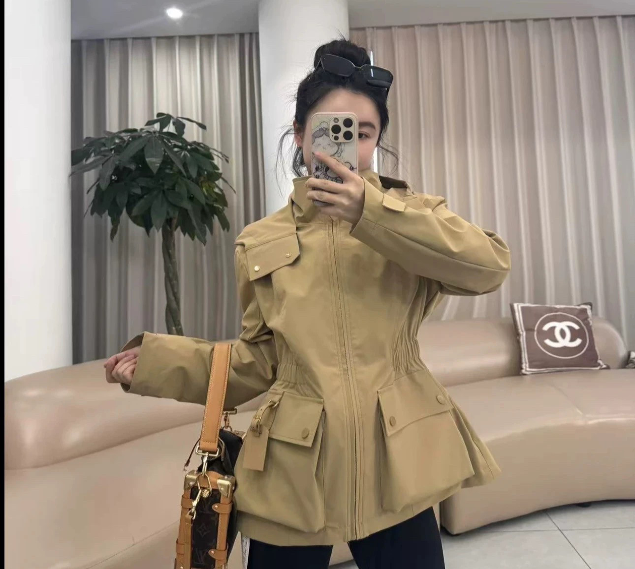 刘亦菲同款复古卡其色马术骑士小众新款收腰修身冲锋衣外套设计女