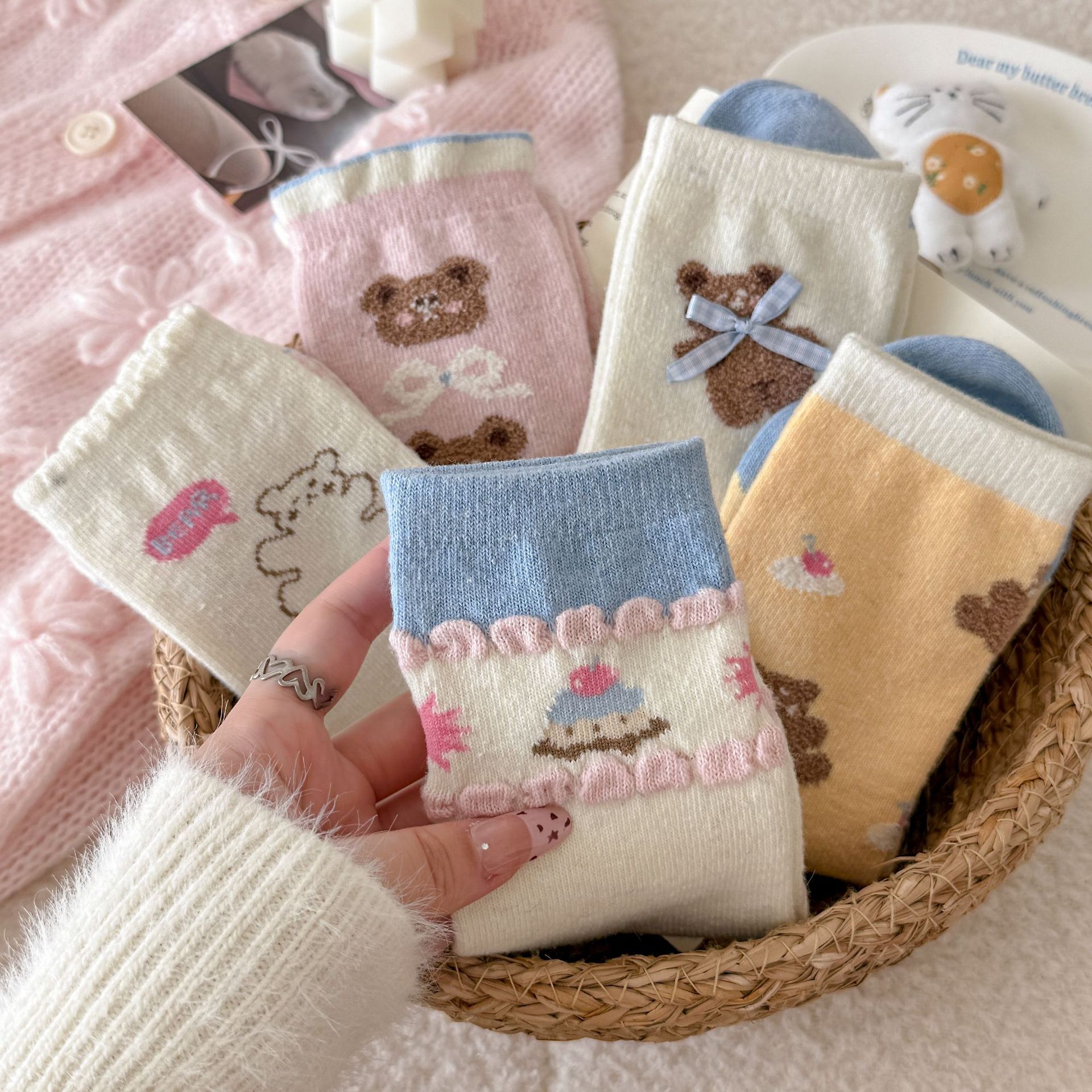 跨境小熊羊毛袜加厚保暖女士堆堆袜可爱学院风粉嫩系诸暨袜子