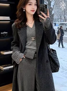 灰色蕾丝拼接v领长袖打底针织衫女秋冬修身显瘦独特漂亮内搭上衣