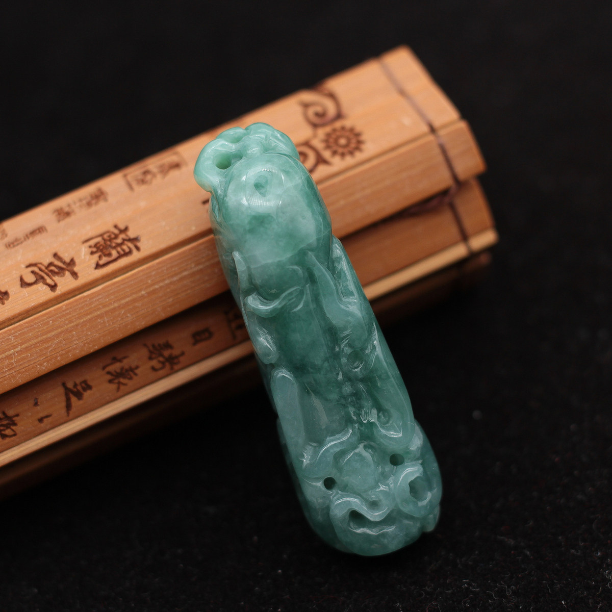 缅甸天然翡翠a货玉器 冰糯种飘绿如意人参 人生如意吊坠挂件 包邮