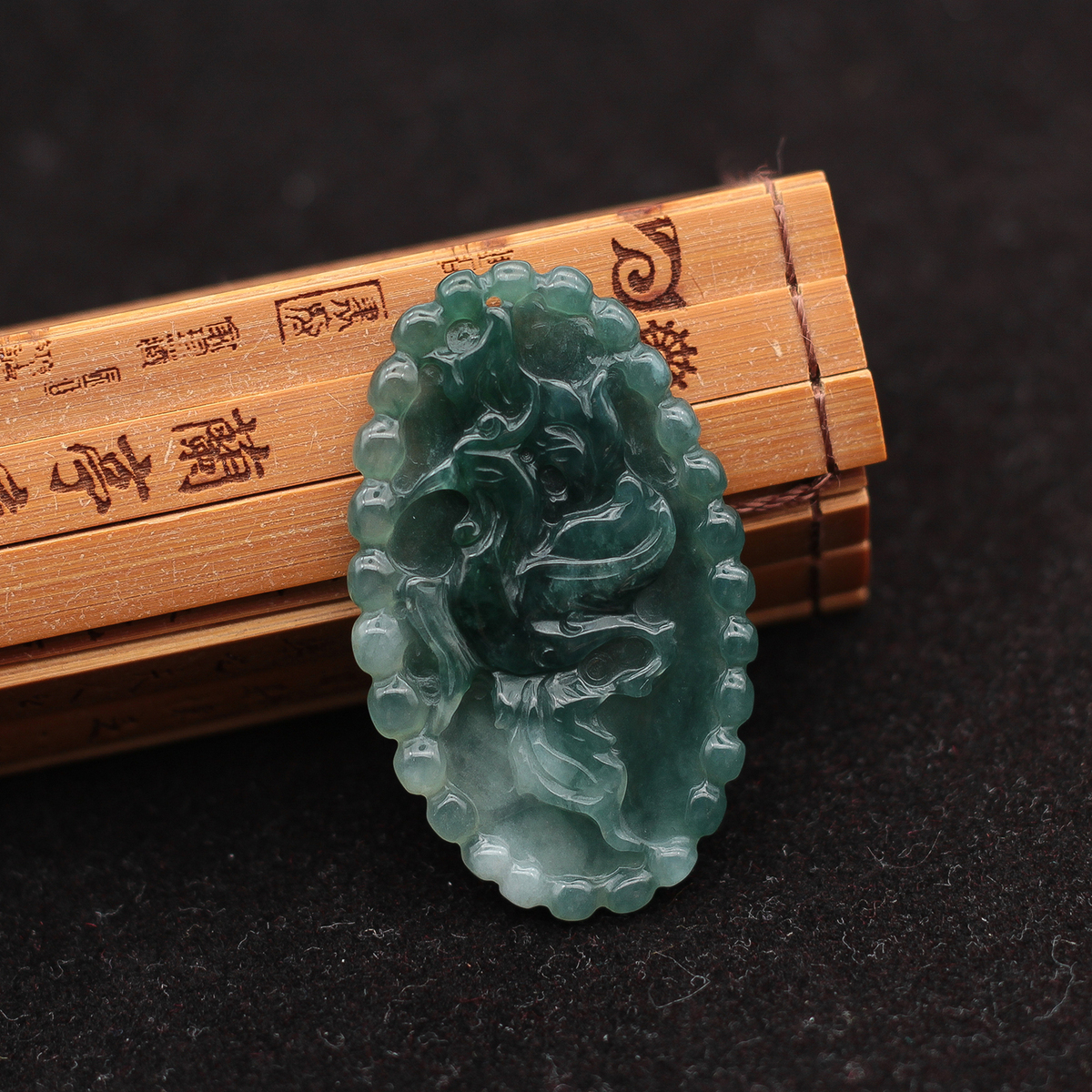 缅甸天然老坑冰种油青吊坠玉器