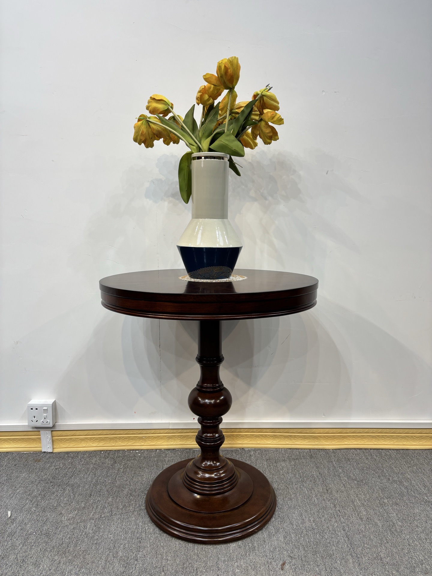 好物上新美式复古圆茶几