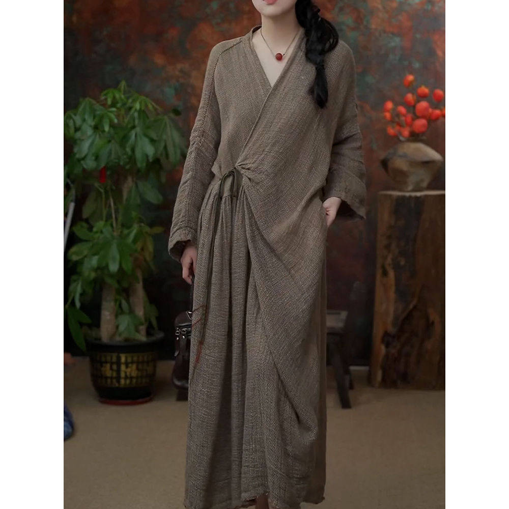 洋气时尚文艺风纯色V领连衣裙2025秋季新款复古气质大码显瘦A字裙