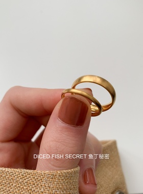 鱼丁秘密 简约轻奢时尚百搭金色素戒钛钢不掉色细戒指圈指环戒指