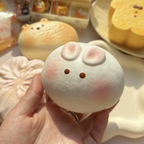 木吉新品兔子酥现货慢回弹捏捏乐解压玩具小红书同款面包squishy