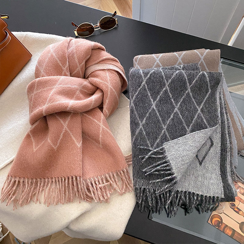 羊毛围巾女冬季防寒保暖高档百搭新款保暖护颈披肩羊绒围脖欧美风