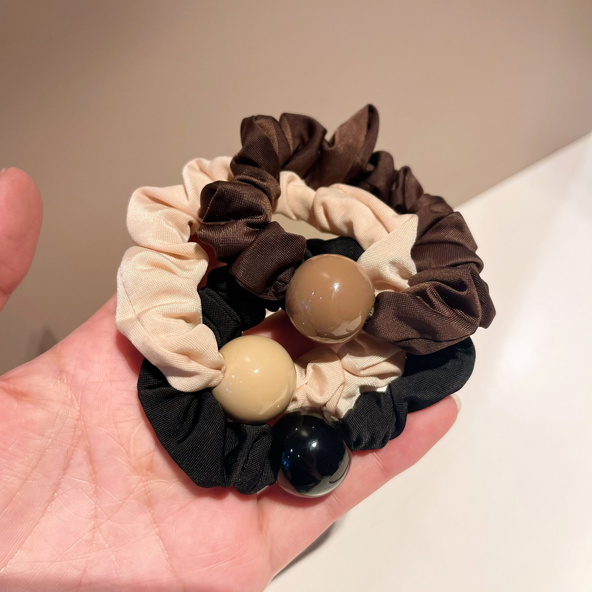 赞！推荐款 大地色球球ins简约特色柔软小号布艺高弹力肠圈扎发绳