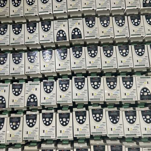 #变频器单相220V 成色好三基变频器 S800系列