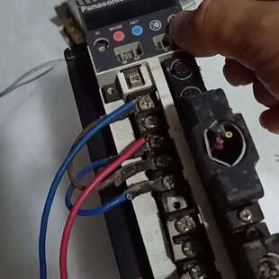 松下750W伺服驱动器MSDA083A1A通电如图,配件价出