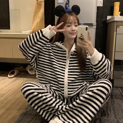 半边绒睡衣女款秋冬季加厚2025新款珊瑚绒连帽条纹学生家居服套装