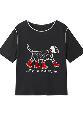 2LINKS｜手绘图案 穿雨靴的斑点狗 百搭短袖 显瘦上衣