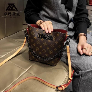 水桶包质感通勤斜挎手提单肩包 卓玛世家专柜撤柜女士包包2025新款