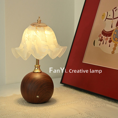 繁一·法式复古胡桃木底花苞台灯