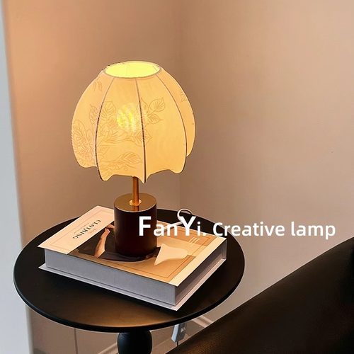 繁一·中古典雅花纹实木台灯