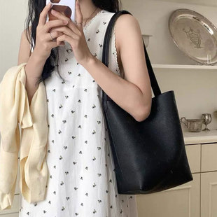 鹿老师蜡线手缝｜精英式 审美Row系列进口牛皮手提单肩水桶菜篮包