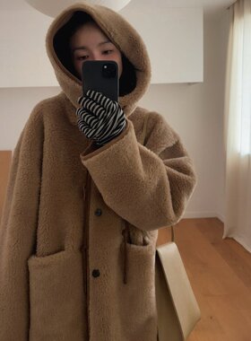 2026秋冬chic复古气质毛毛温暖皮毛一体连帽抽绳系扣羊羔毛外套女