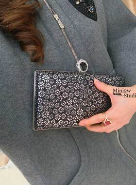 2025款女潮包指环扣水钻手拿宴会包晚宴包印花复古风斜挎手拿女包