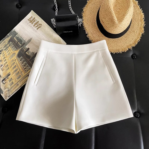 白色西装短裤女夏季欧货大码