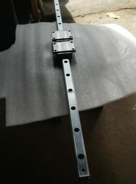 拆机一条两滑块台湾Pat直线导轨轴承型号是H30FN杆长11【询价】