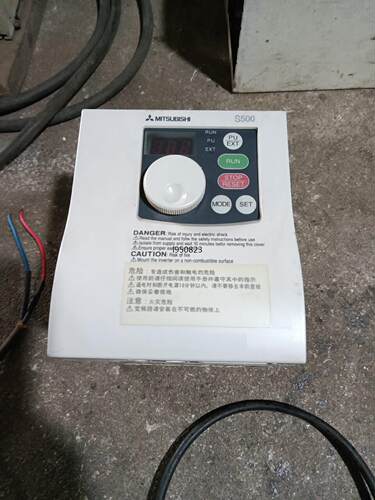 三菱S520E变频器1.5kw，220v，二手拆机，成色如图【询价】
