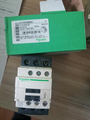 施耐德 接触器 LC1D32BDC  DC24V，带包装一只【询价】