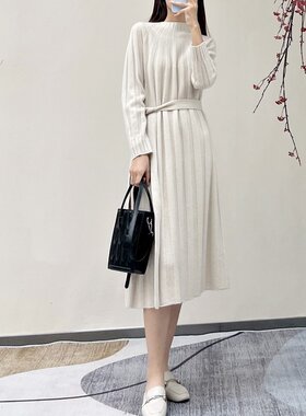 圆领加厚羊绒坑条腰带宽松连衣裙