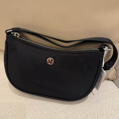 lululemon city essentials mini shoulder 女士单肩小包