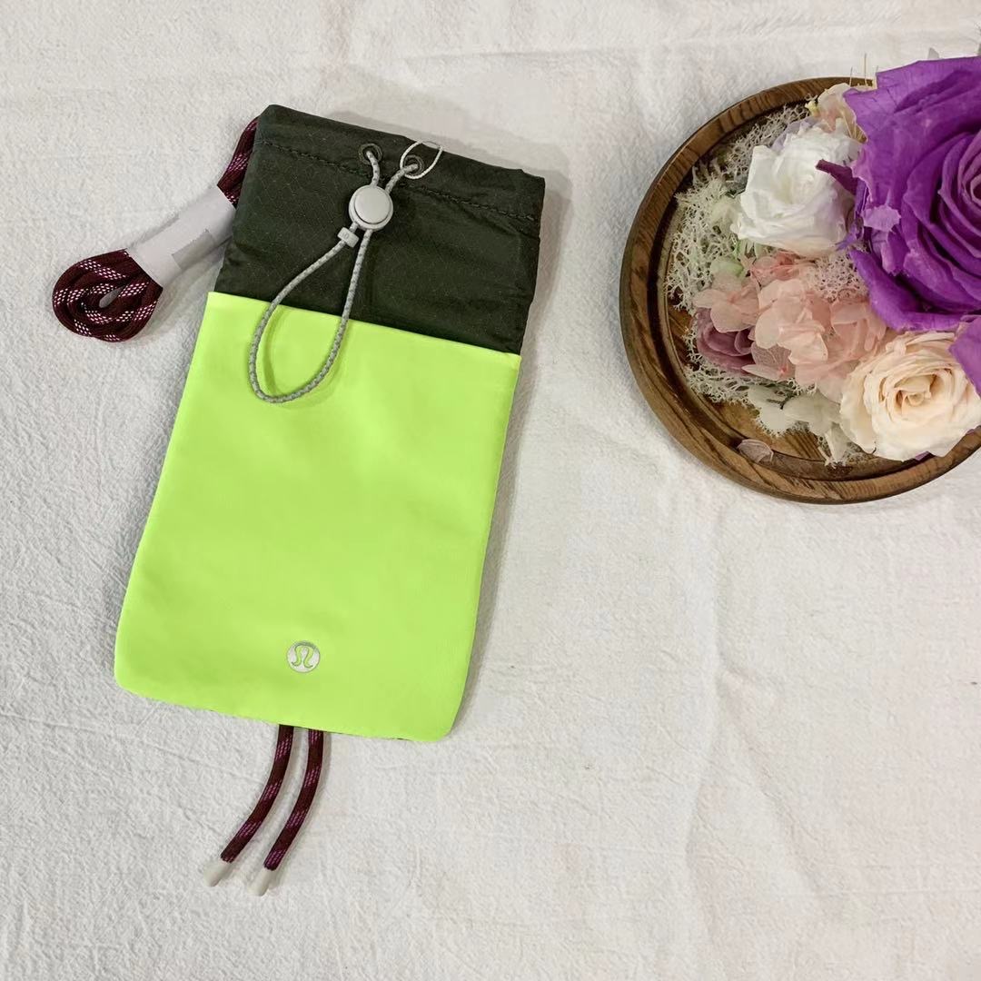 lululemon手机包斜挎包
