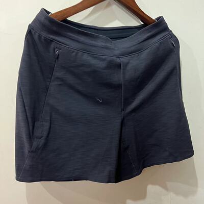 男士运动短裤有内衬拉链口袋