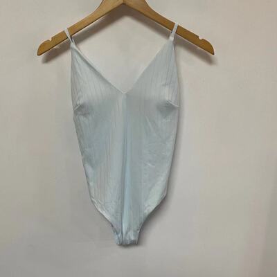 lululemon L-Neck Ribbed One-Piece 女士连衣泳衣 含胸垫