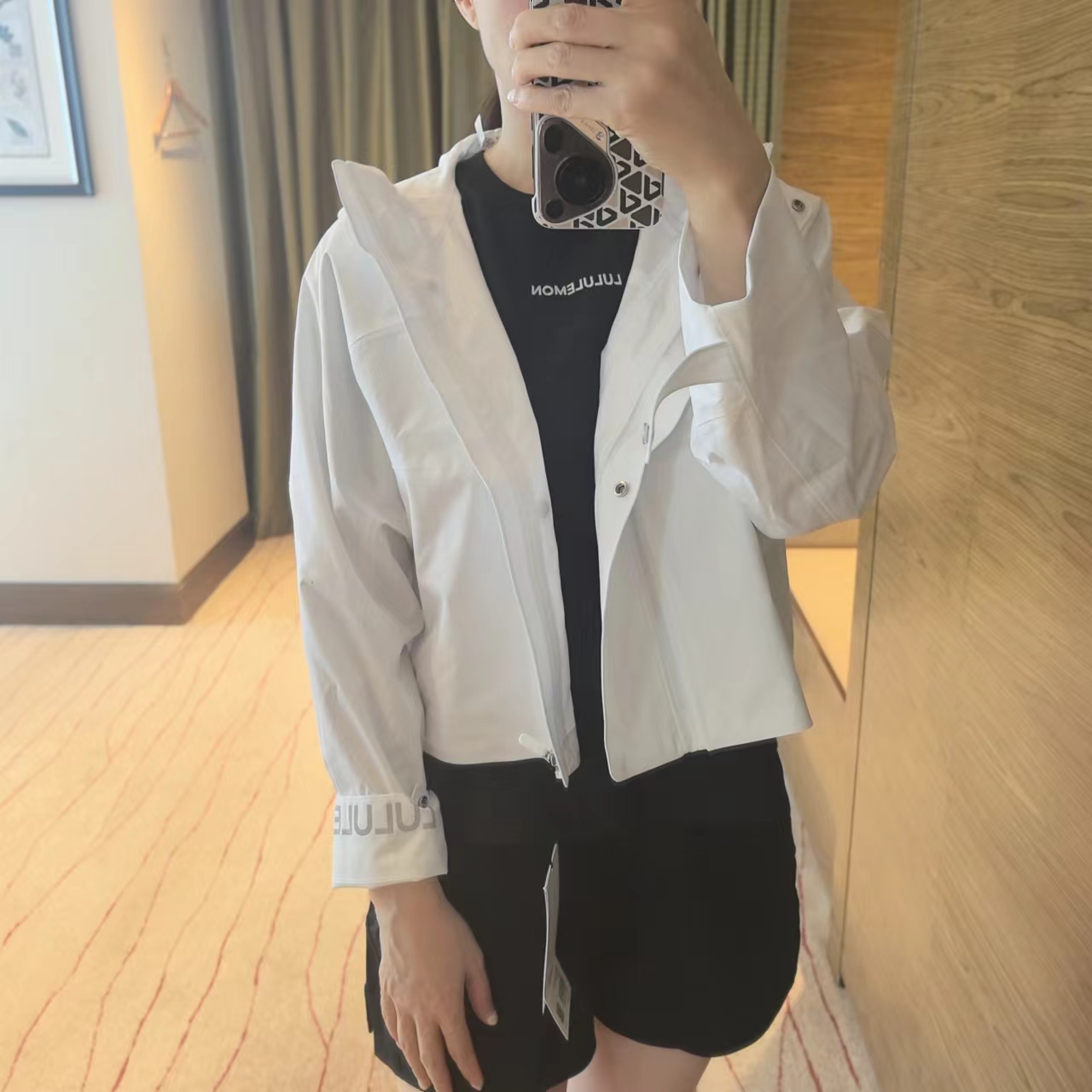 Lululemon防风防雨短款外套