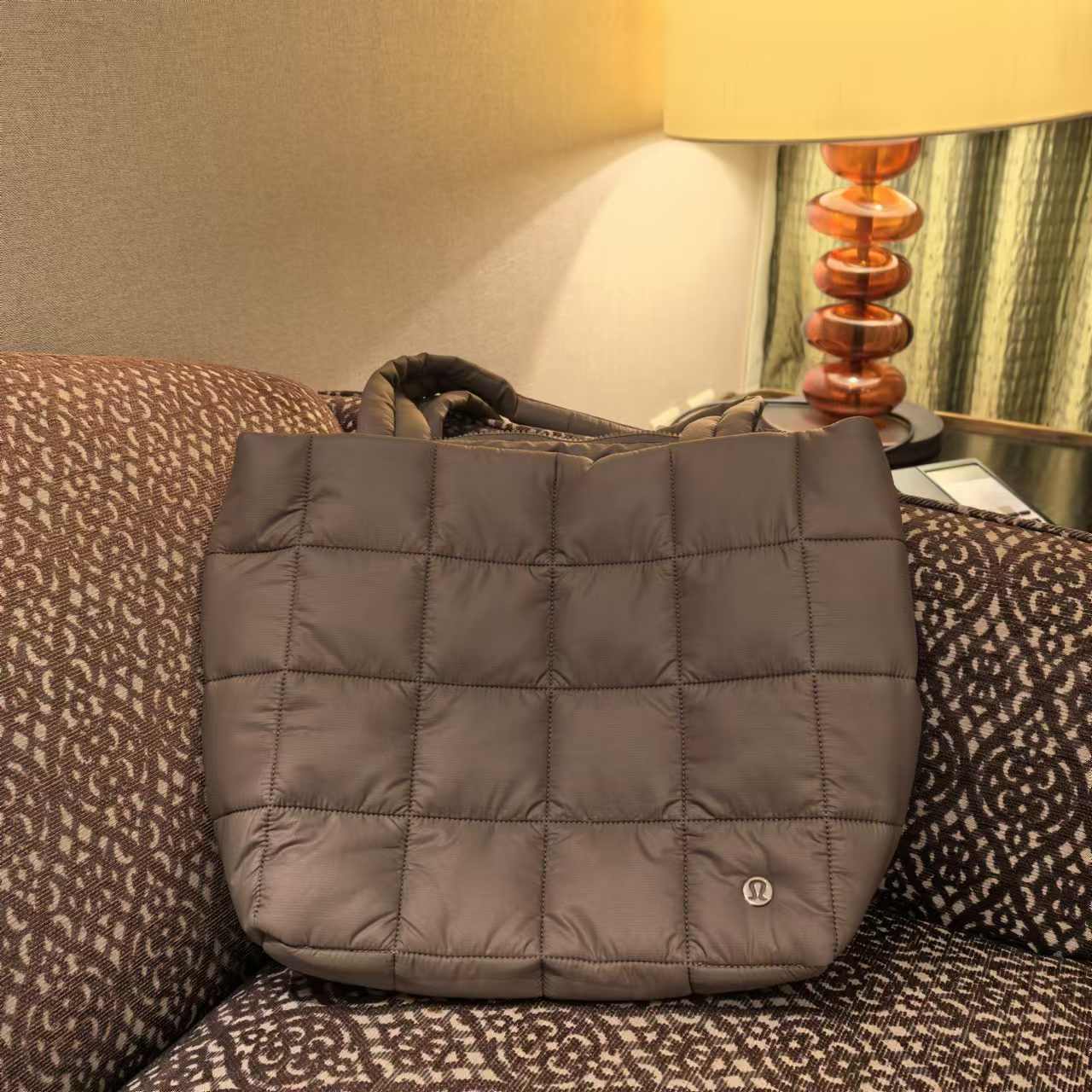 lululemon quilted grid tote  女士托特包