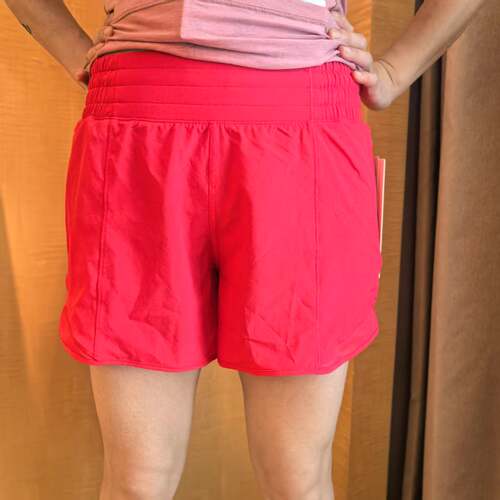 lululemon女士运动短裤