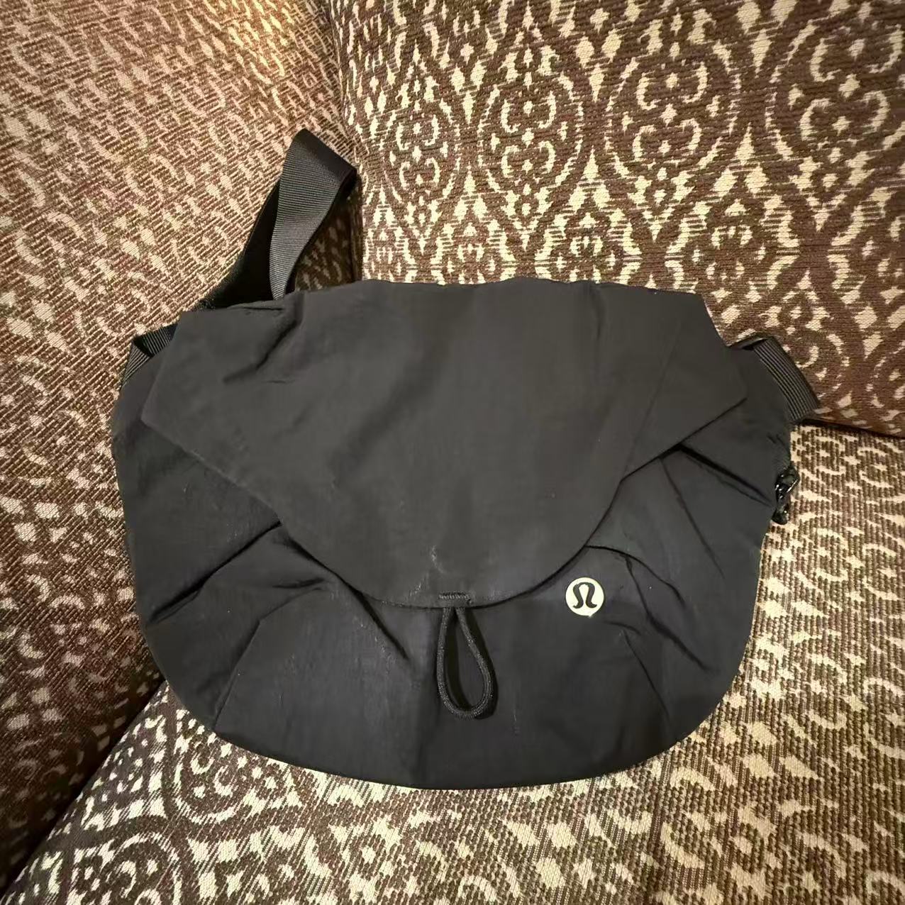 运动单肩斜挎腰包lululemon